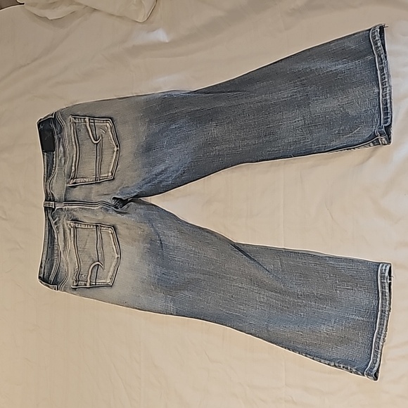 Never worn American eagle kick crop light destroy jeans - Picture 4 of 5